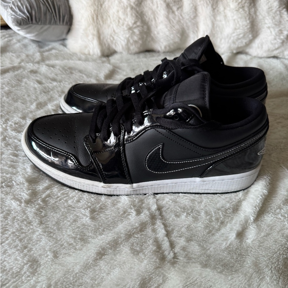 Nike Black and White Sneakers Classic Design